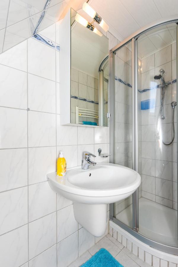 Ferienwohnungen Im Haus Waterkant Neuharlingersiel Ngoại thất bức ảnh